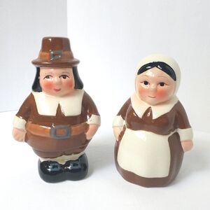 NWOT Thanksgiving Pilgrim Couple Salt And Pepper Shaker Set, Publix
